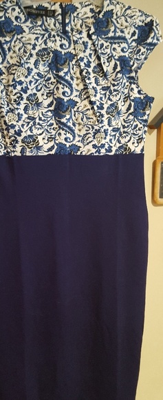 Dresses - Picture 6 of 8